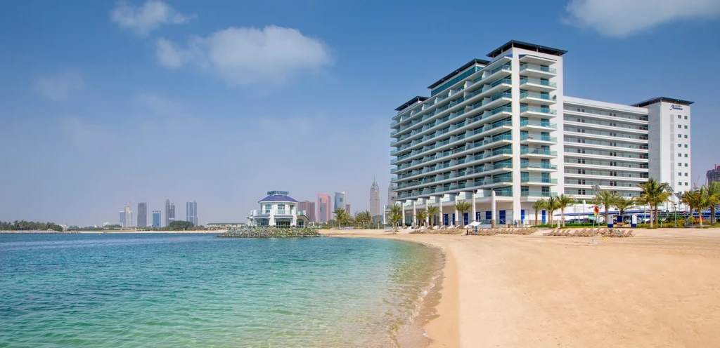 imgi_11_683d904d6952221907ffb0fa_dhcm_banner_azure residences_1920x930_01