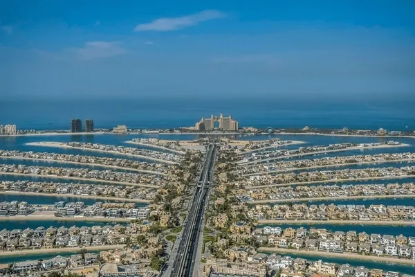 imgi_1_palm-jumeirah-dubai-man-made-600nw-2608053553